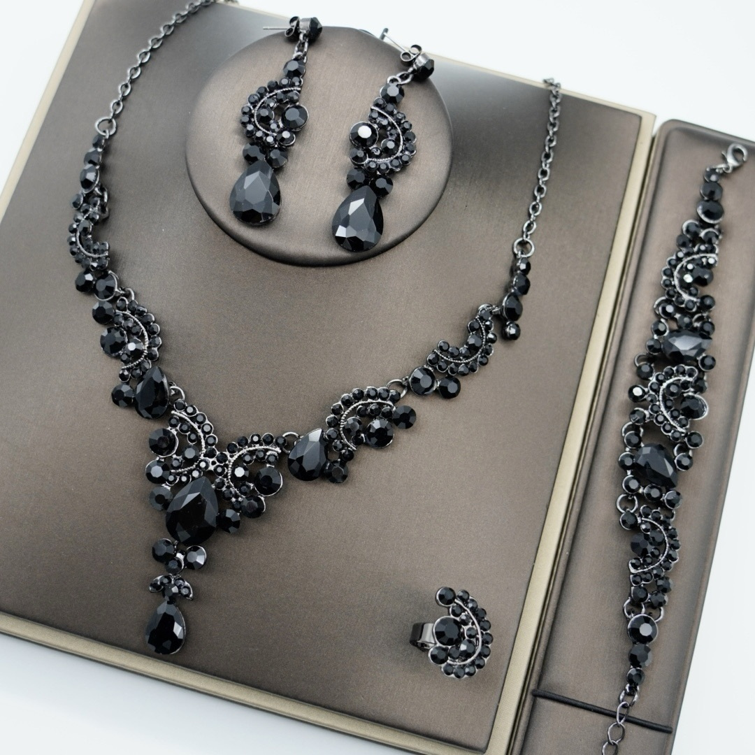 Viuirnka Elegant Black Necklace and Earrings Set - Image 1